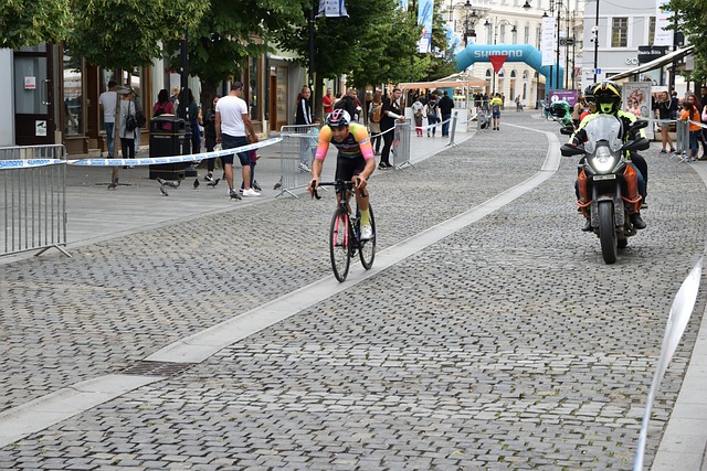 集体低迷！开拓者上半场13次失误&禁区得分14-36落后