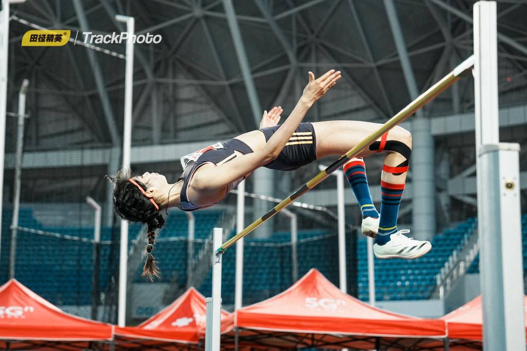 西亚卡姆和杰克逊半场均得分上双，二人合砍27分